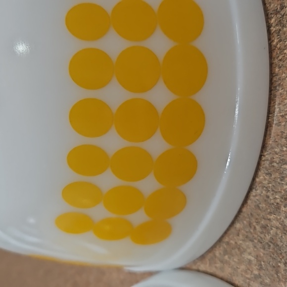 Vintage 2 Pyrex 1.5 Qt Yellow Dot Mixing Bowls!!! - Picture 11 of 17